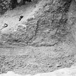 845289 Afbeelding van het archeologisch onderzoek naar de resten van de stadsmuur bij Afbeelding van de bij een ...